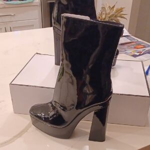 GUESS BYRA BLACK WOMEN'S SZ 10 ZIP ANKLE BOOTS NWB